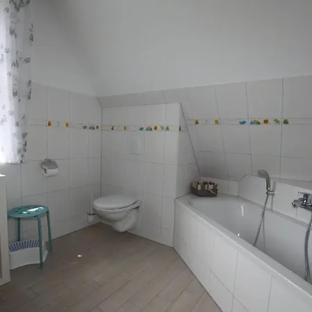 Reet Hus Hanbutt In Glowe