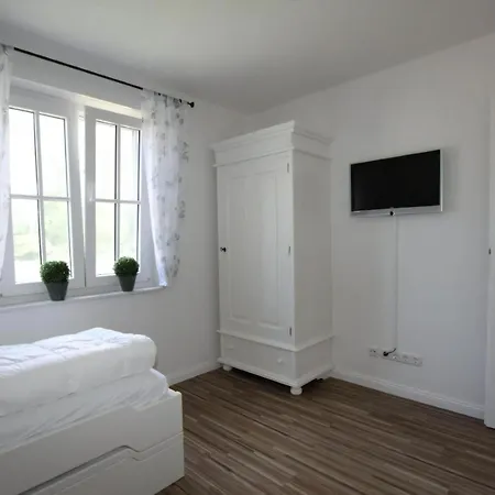 Ferienhaus Reet Hus Hanbutt In *
