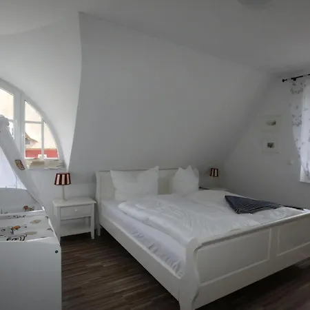 Reet Hus Hanbutt In