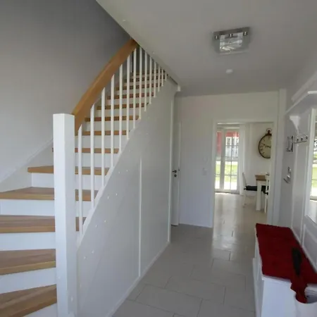 Reet Hus Hanbutt In Glowe