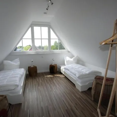 Reet Hus Hanbutt In Glowe